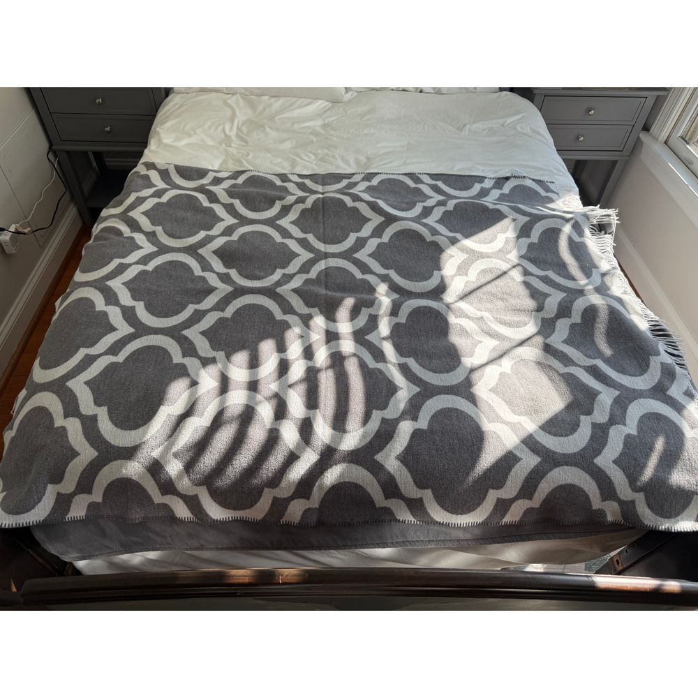 Gray White Moroccan Quatrefoil Pattern Throw Blanket Modern Home Decor Accent